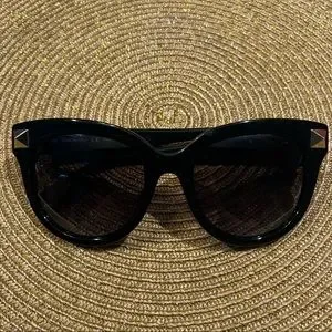 Valentino | Accessories | Valentino V658s Cat Eye Sunglasses  display picture 3